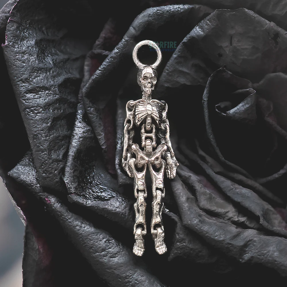"Eternal Wanderer" Charm in Gold - Image 2