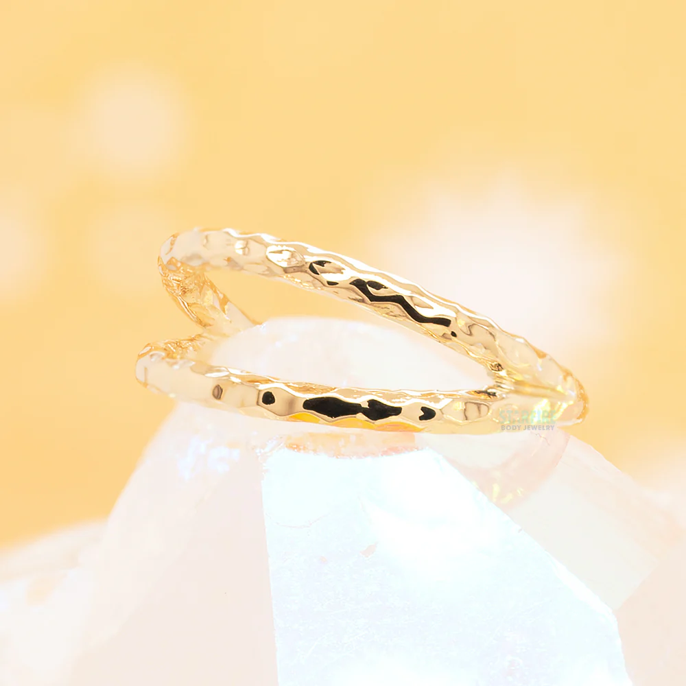 Illusion Hammered Finish Seam Ring in Gold - Image 2