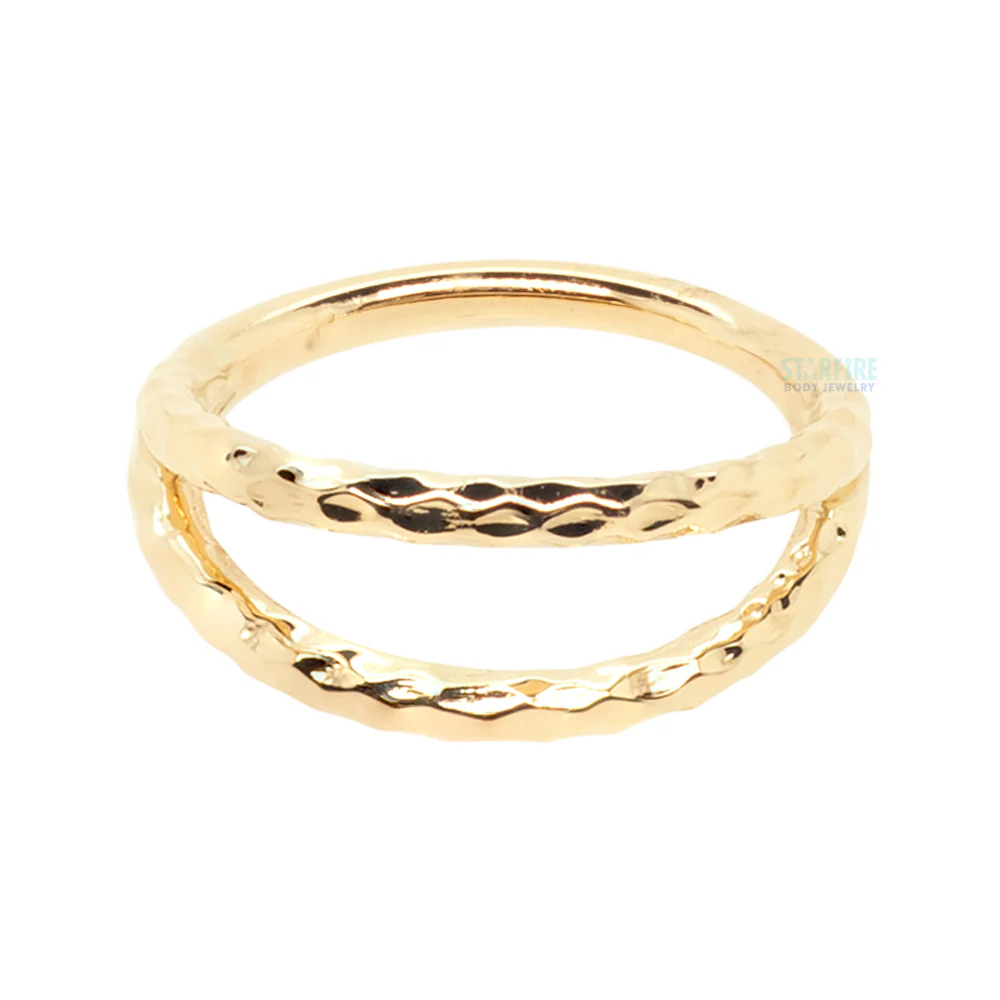 Illusion Hammered Finish Seam Ring in Gold - Image 3