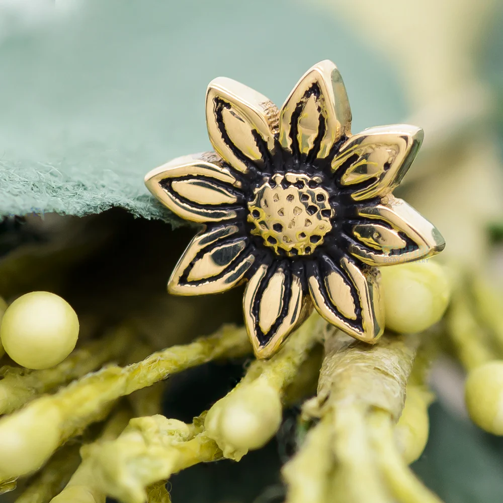 Golden Sunflower Nostril Screw in Gold - Image 2