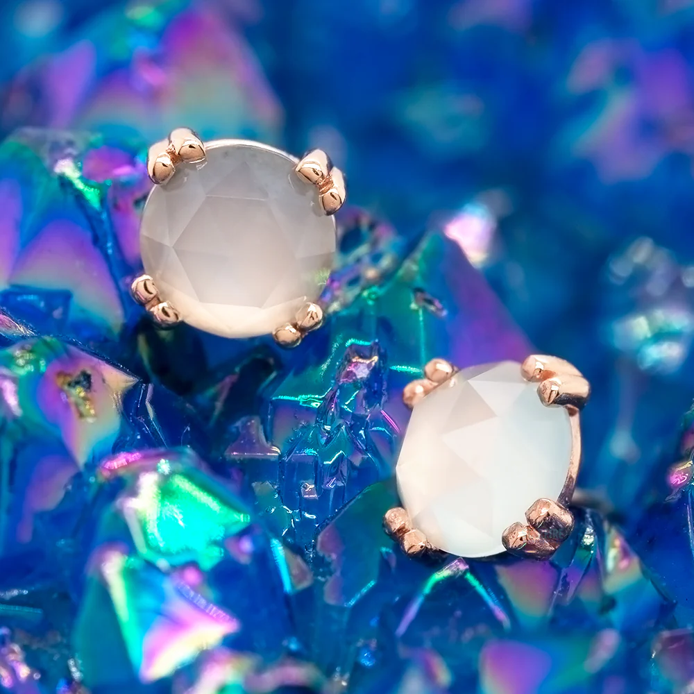 threadless: Rose Cut Aqua Chalcedony Cabochon Prong Set Pin in Gold & Platinum - Image 2