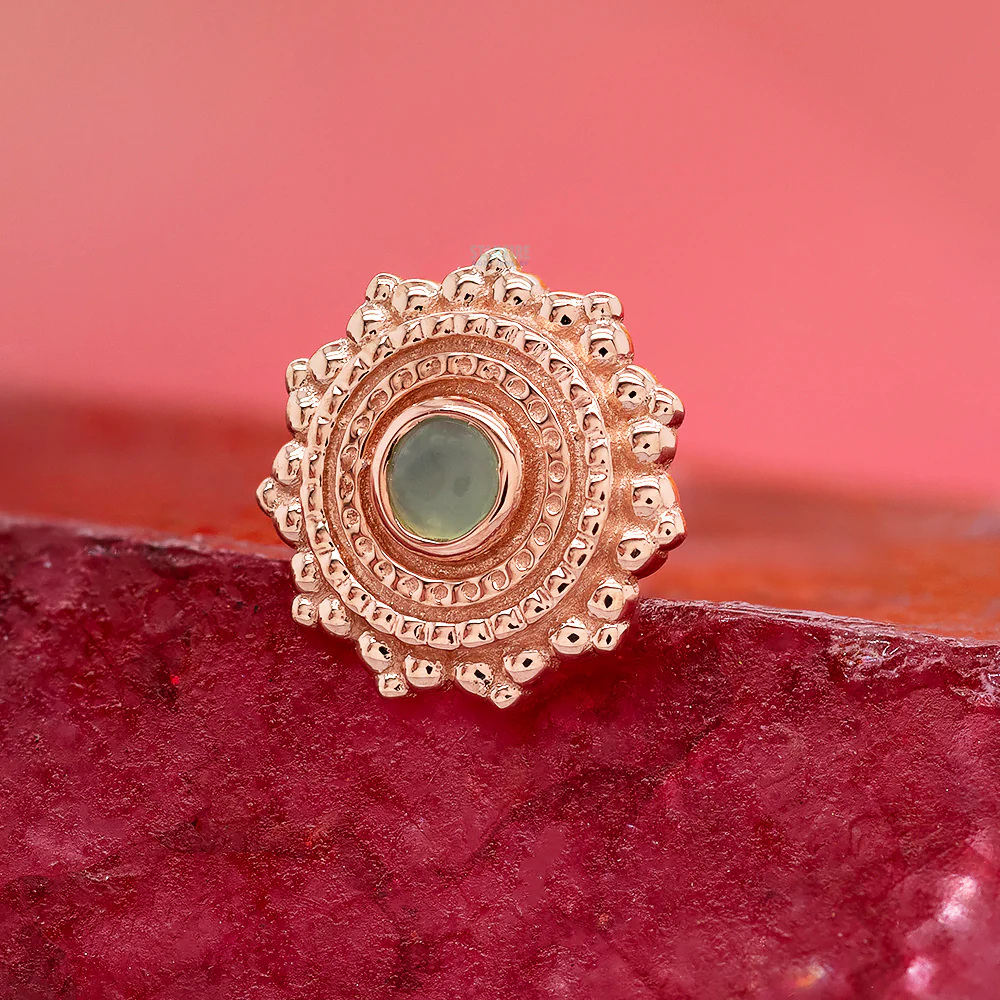 threadless: Round Afghan Pin in Gold with Chrysoprase - Image 2