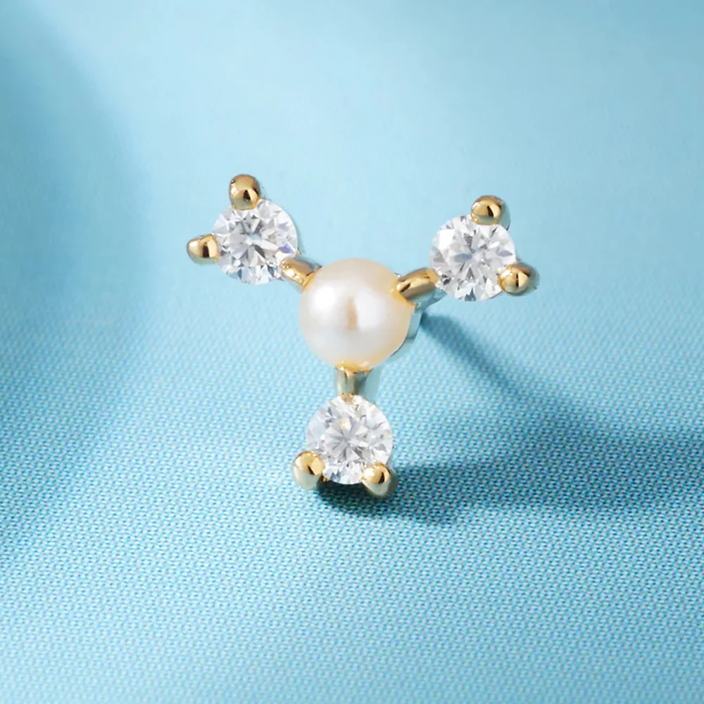 threadless: "Kiss & Tell" End in Gold with Pearl & Moissanites - Image 2