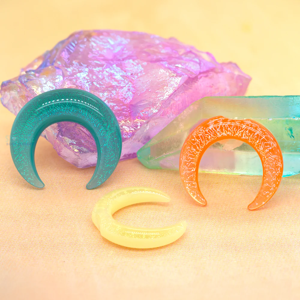 'Mar' Collection 2020 Dichroic Glass Septum Pincher - Image 2
