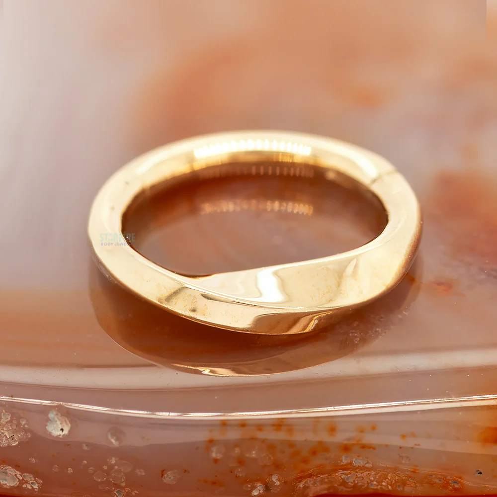"London" Hinge Ring / Clicker in Gold - Image 2