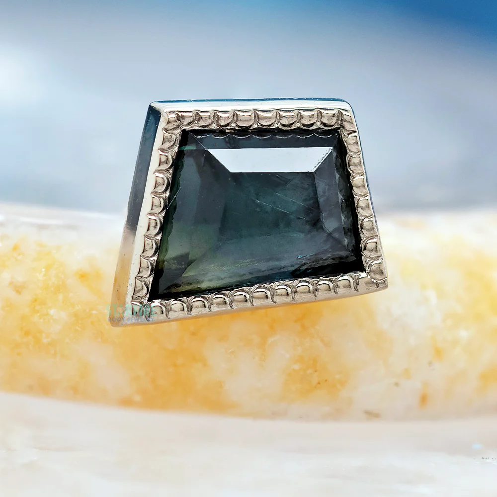 threadless: Tablet Cut Madagascar Sapphire End in Gold - 6.5mm - Image 2